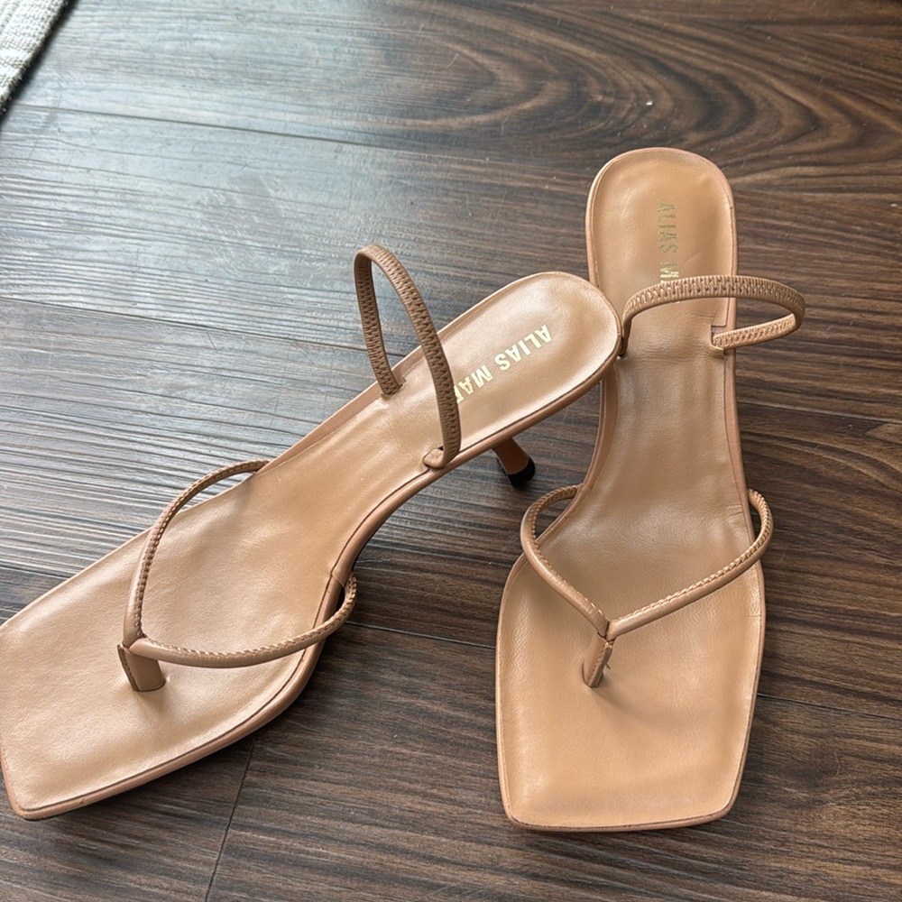 Alas Mae strappy kitten heel sandal